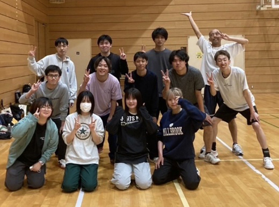 ゼミでバレーをした際の集合写真