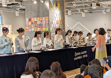 ハンドベル出張演奏を実施しました