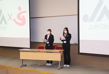 発表する(写真左から)大沢さん、中村ほの香さん
