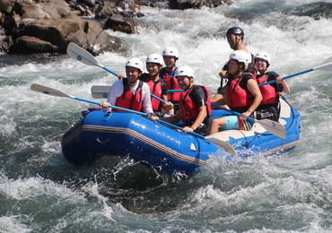 スポーツツーリズム演習でキャニオニングを体験！！

