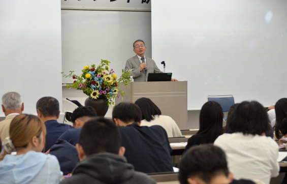 学生と市民ら１６０人が歌舞伎と地芝居の魅力に耳を傾けた現代マネジメント研究講座