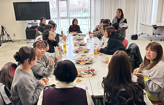 第1回幼児教育研修会後の交流会の様子