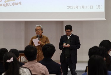 アンクルン交流会開会挨拶 ヘリ・アフマディ大使(左)