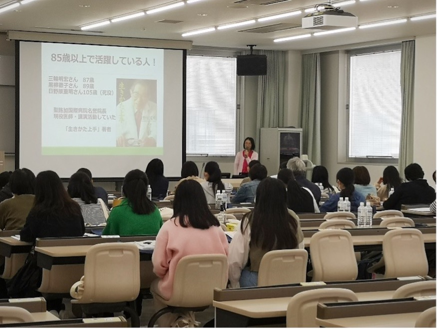 大学の正門(視覚障碍者の方向けに写真の内容を入力します)