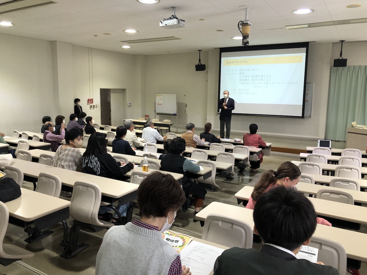 大学の正門(視覚障碍者の方向けに写真の内容を入力します)