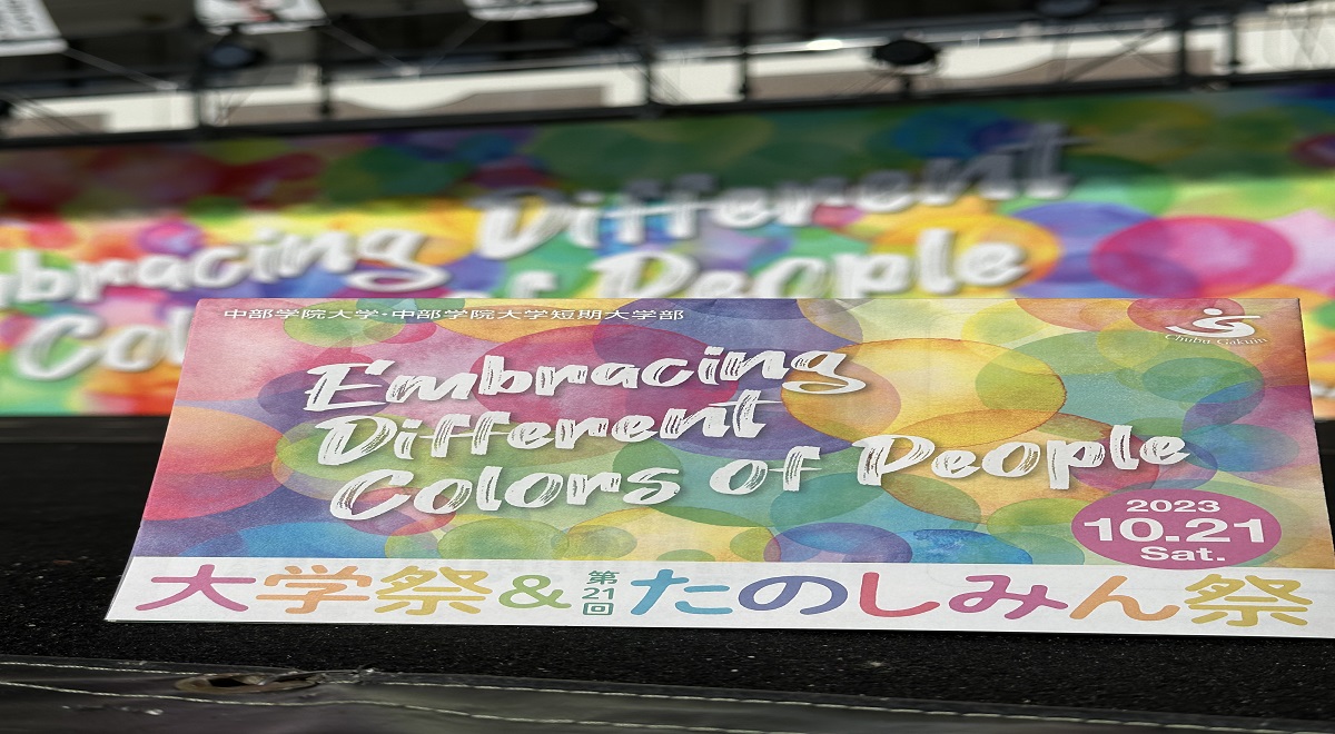大学の正門(視覚障碍者の方向けに写真の内容を入力します)